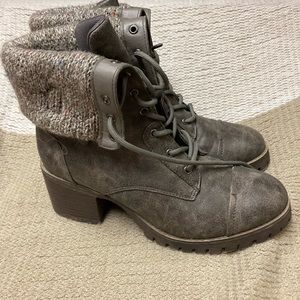 Hiking Boots- Chinky heel